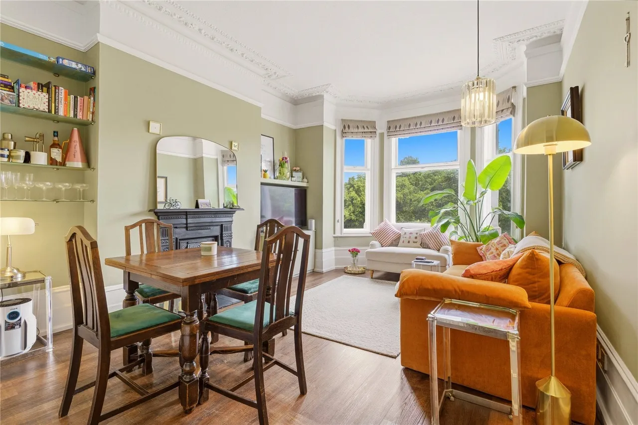 2 bed flat for sale, Wandsworth Common West Side, London, SW18
