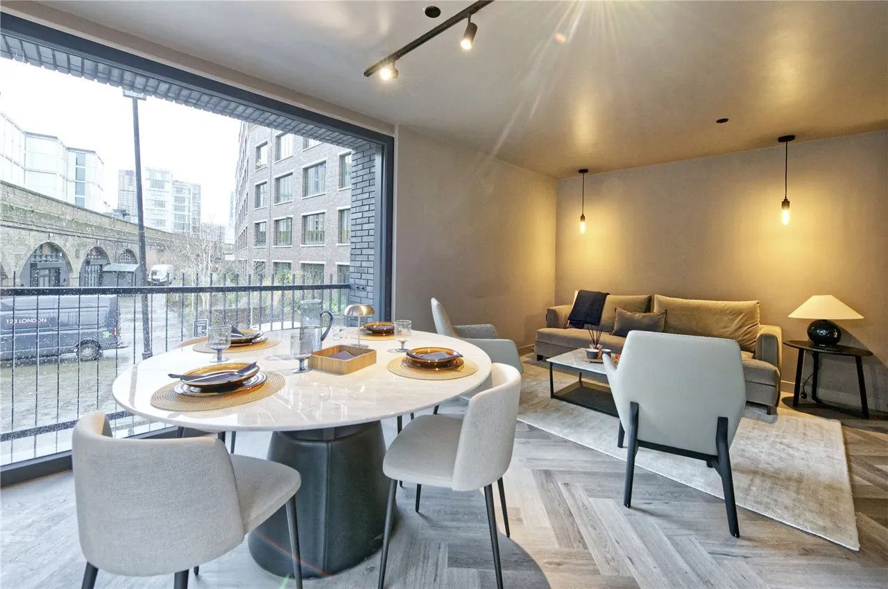 2 bed flat for sale — Cremer Street, London, E2