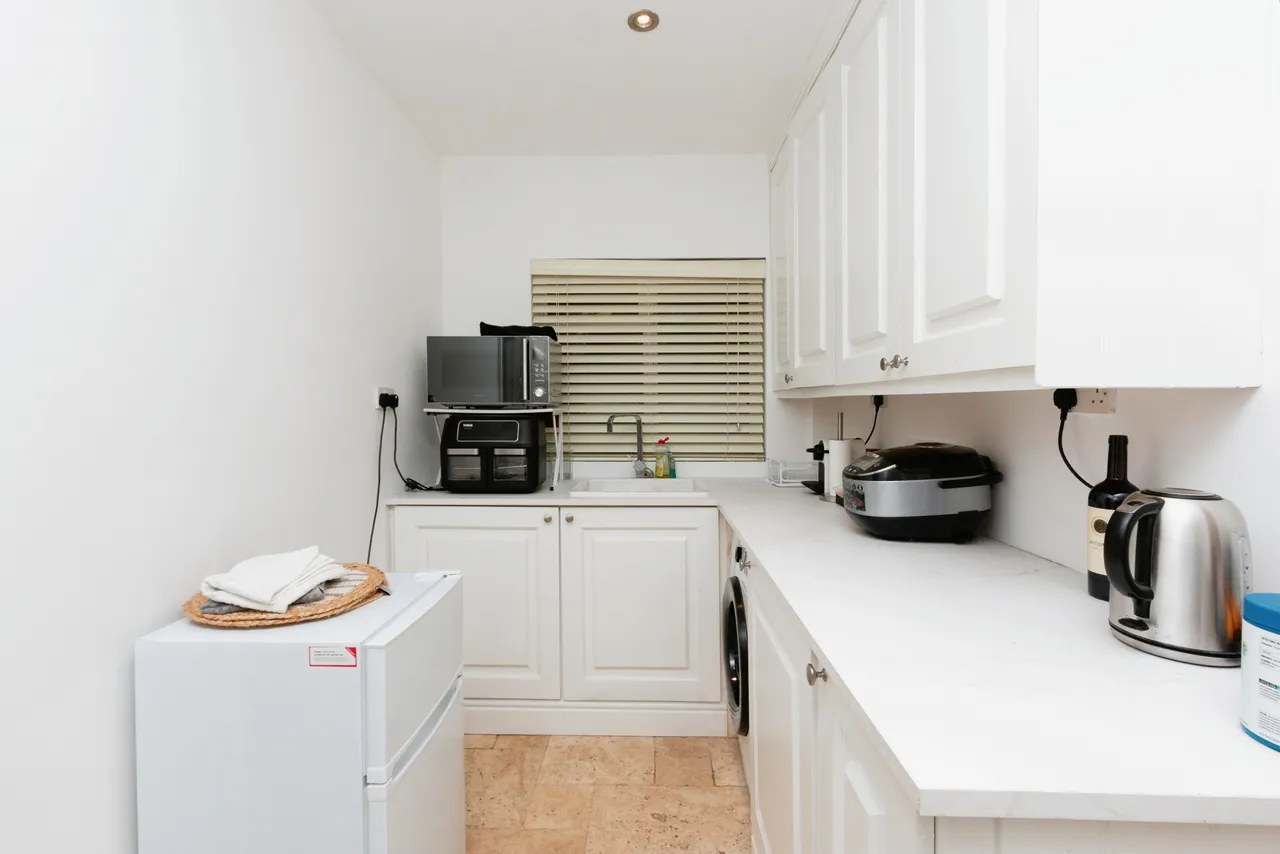 Shaftesbury Road, Woking, GU24, photo 12