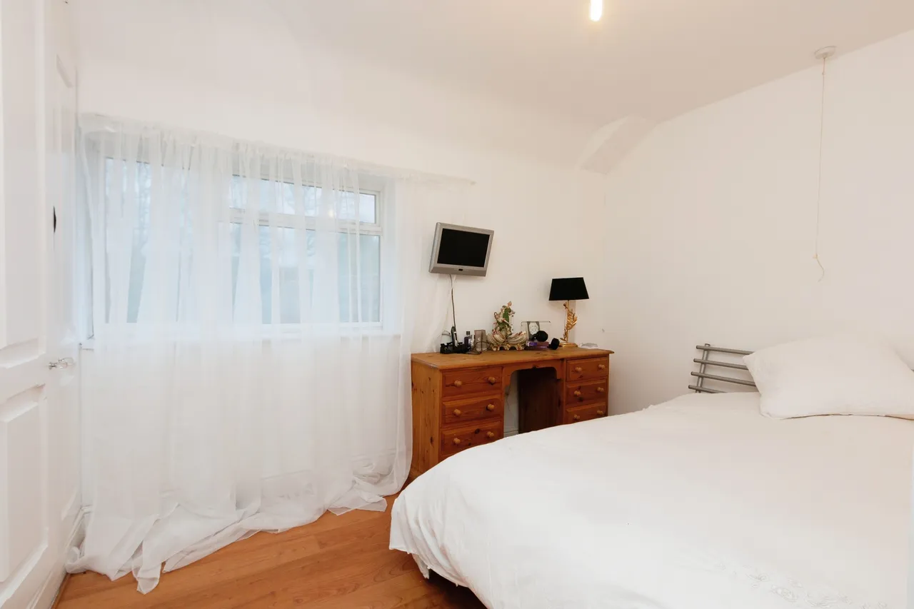 Shaftesbury Road, Woking, GU24, photo 9