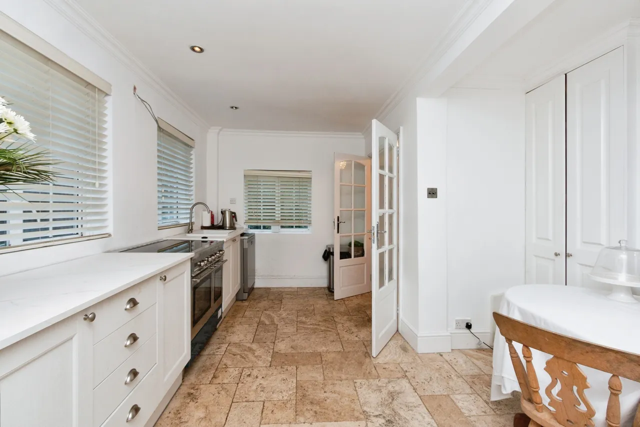 Shaftesbury Road, Woking, GU24, photo 7