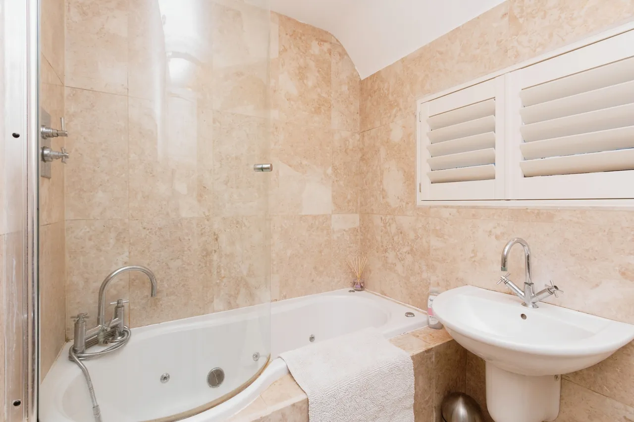 Shaftesbury Road, Woking, GU24, photo 14