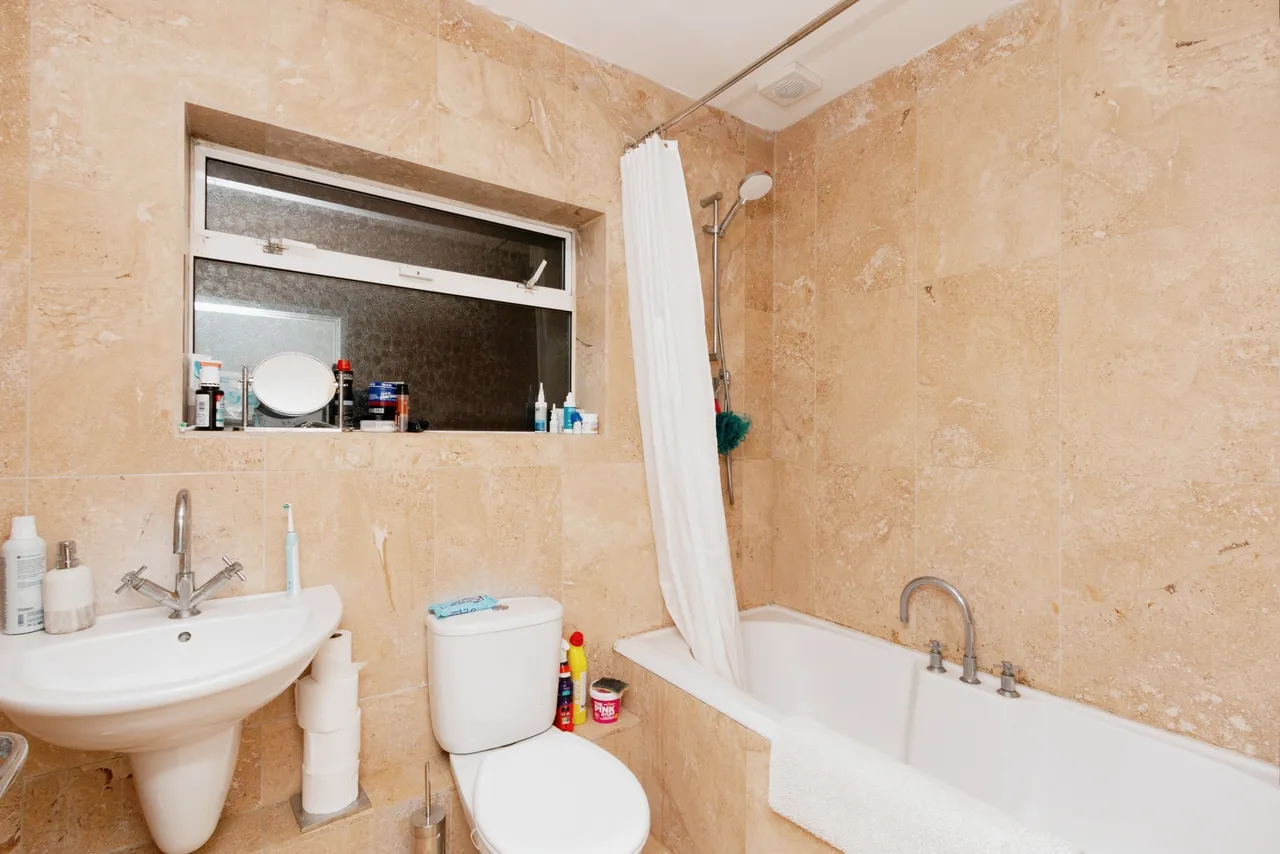 Shaftesbury Road, Woking, GU24, photo 6