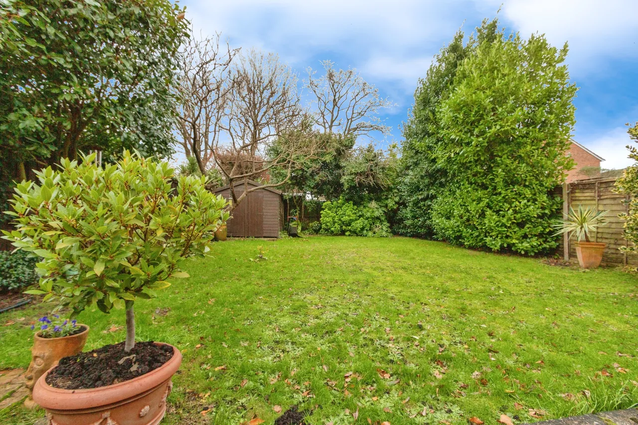Shaftesbury Road, Woking, GU24, photo 13