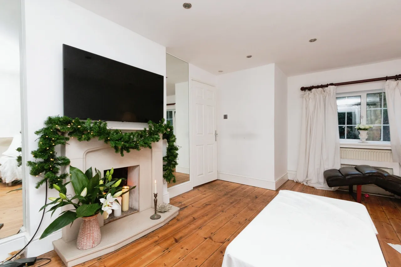 Shaftesbury Road, Woking, GU24, photo 4