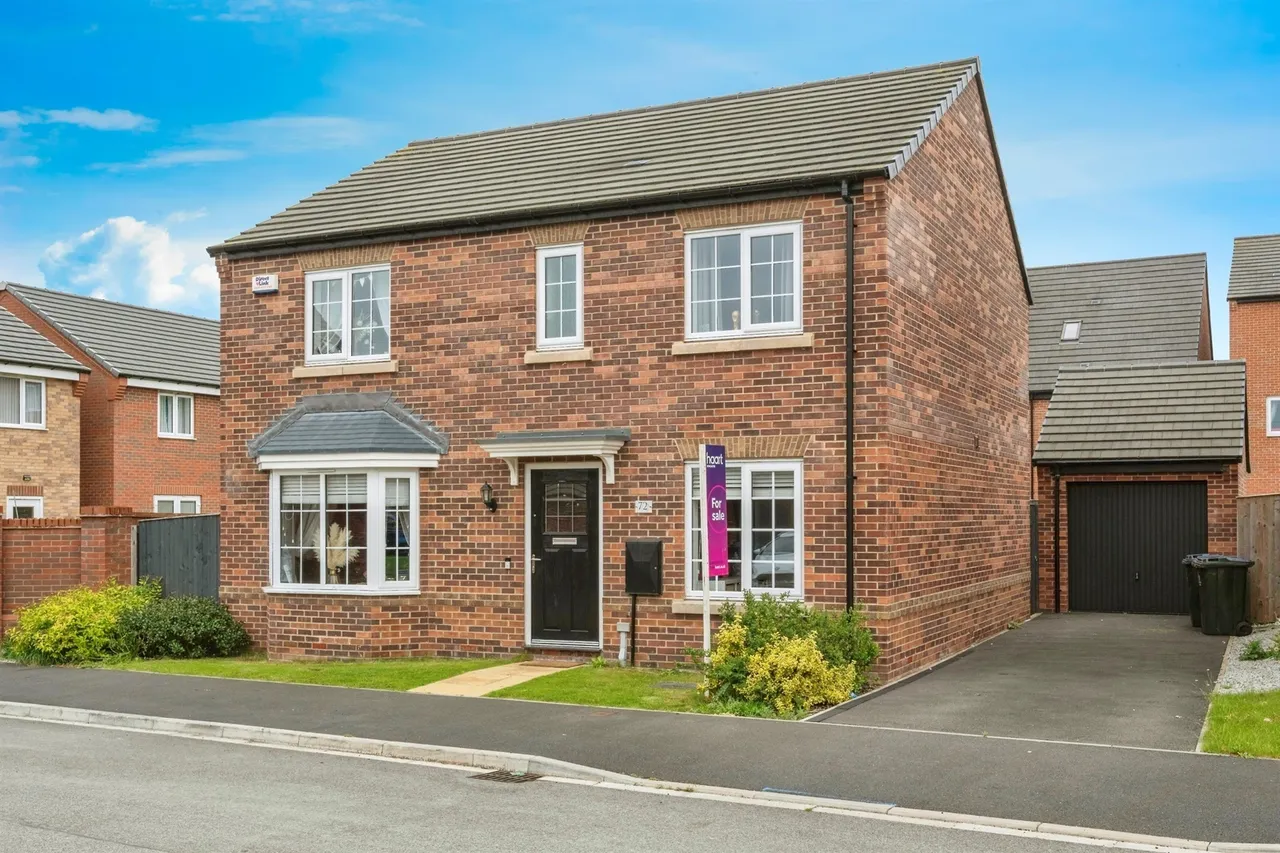 4 bed house for sale, Heatherfields Crescent, New Rossington, DN11