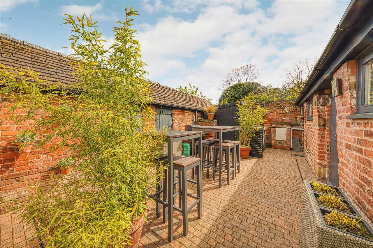 Main Street, Repton, photo 32