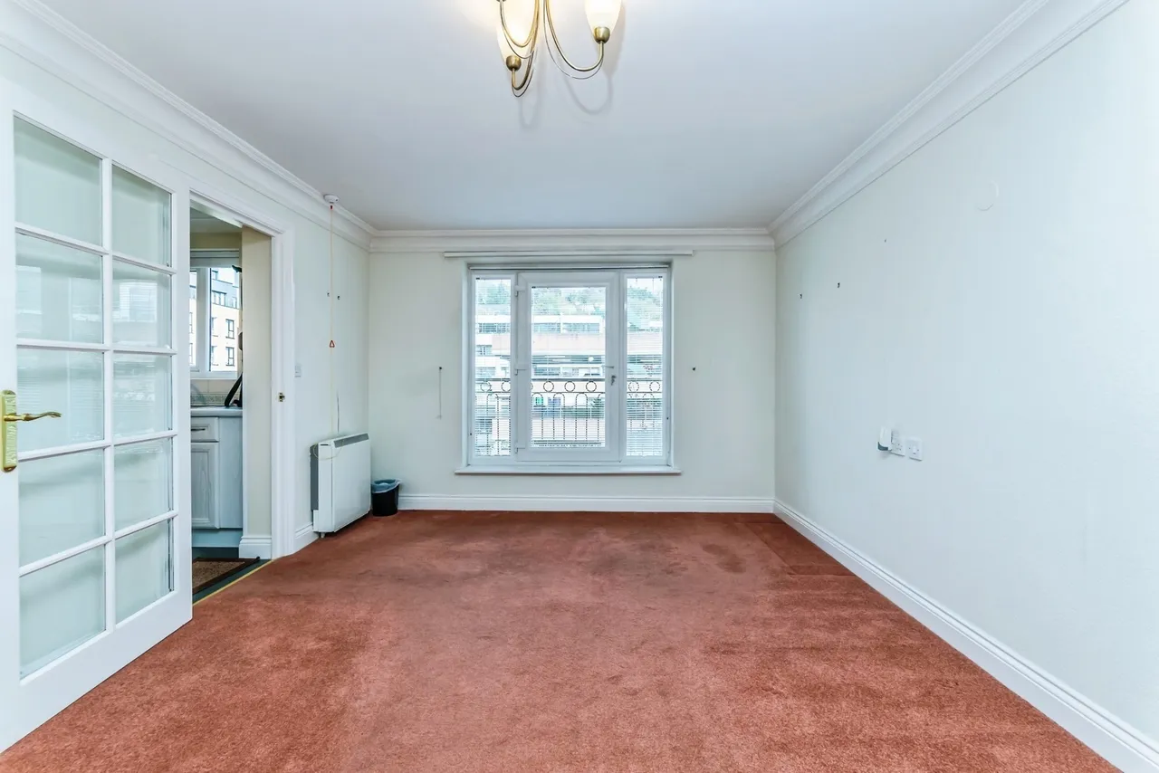 Pegasus Court, Stafford Road, Caterham, Surrey, CR3, photo 2