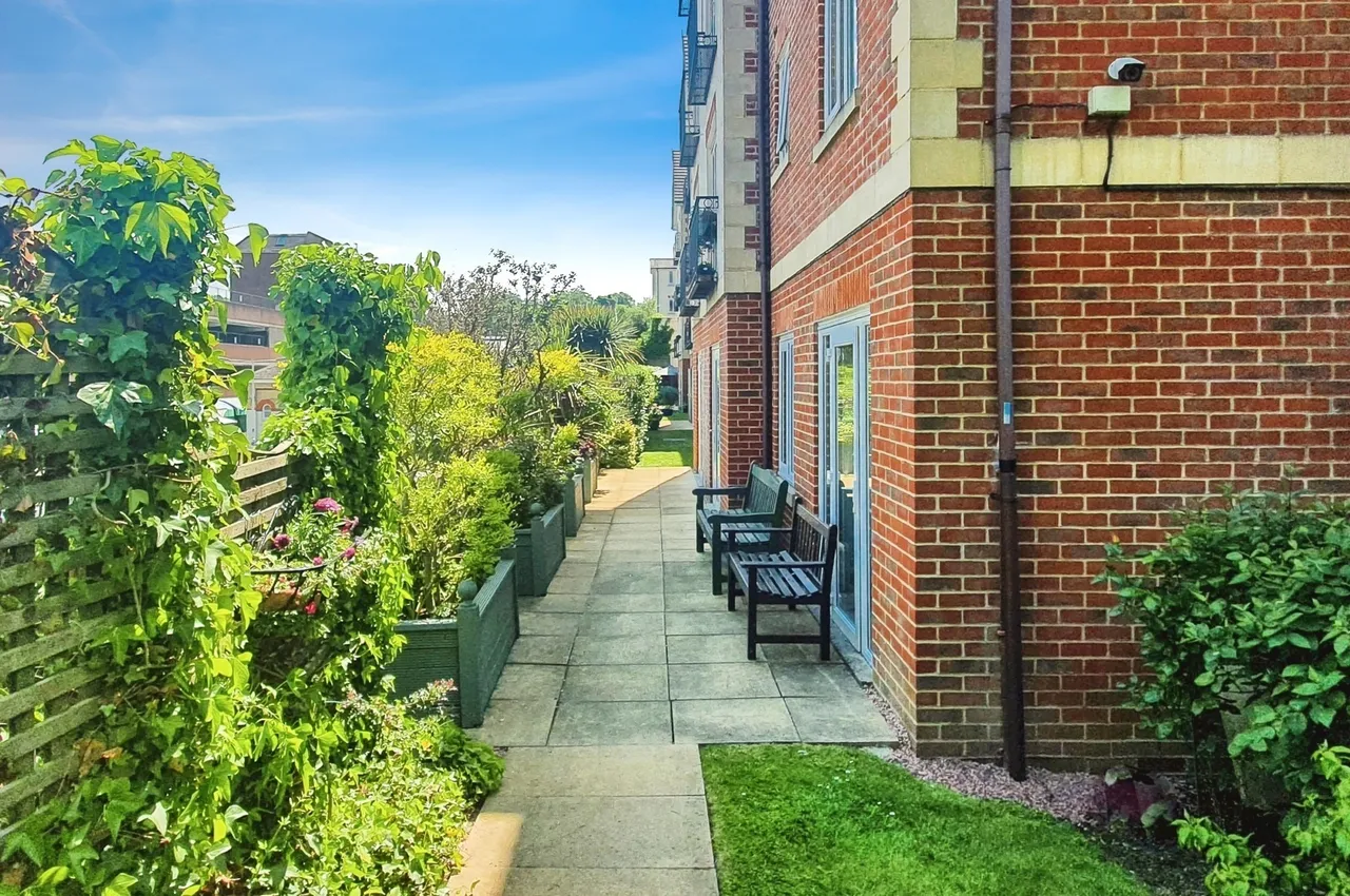 Pegasus Court, Stafford Road, Caterham, Surrey, CR3, photo 7