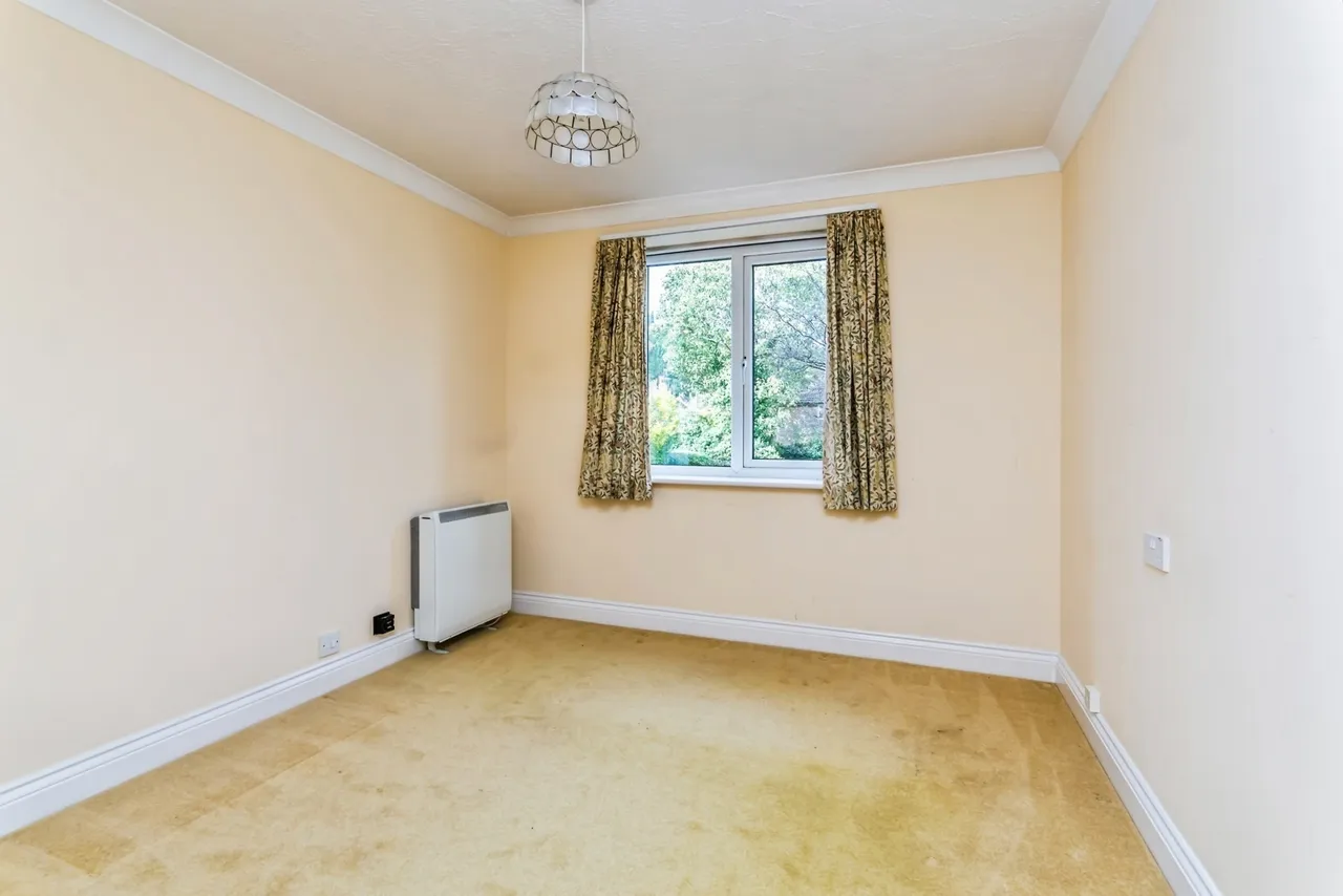 Pegasus Court, Stafford Road, Caterham, Surrey, CR3, photo 8