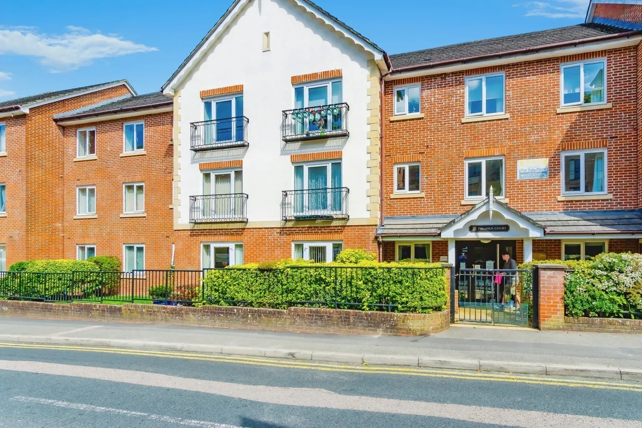 Pegasus Court, Stafford Road, Caterham, Surrey, CR3, photo 13
