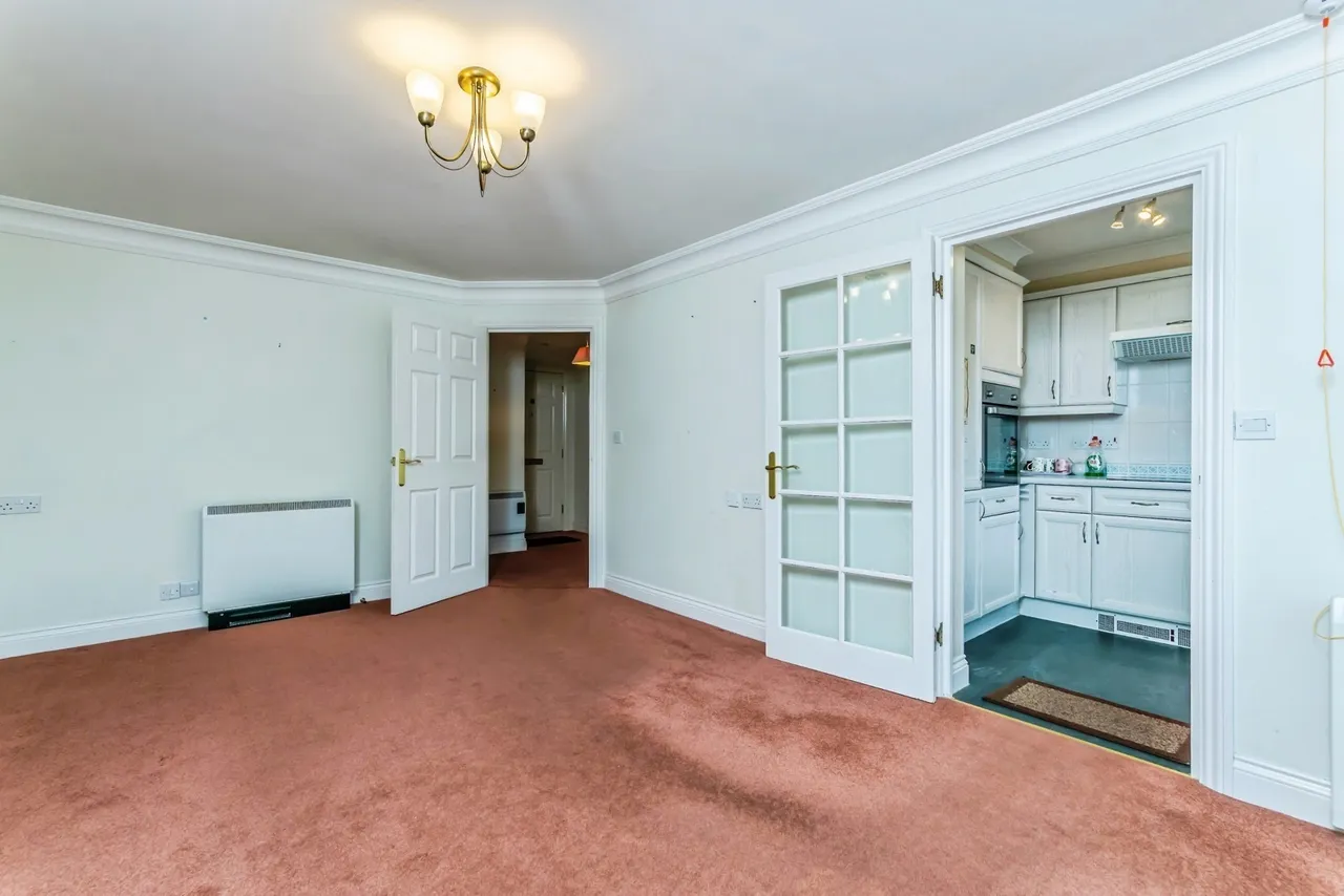 Pegasus Court, Stafford Road, Caterham, Surrey, CR3, photo 5