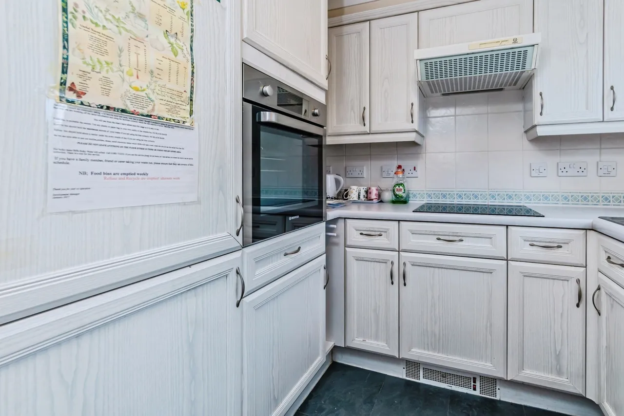 Pegasus Court, Stafford Road, Caterham, Surrey, CR3, photo 3