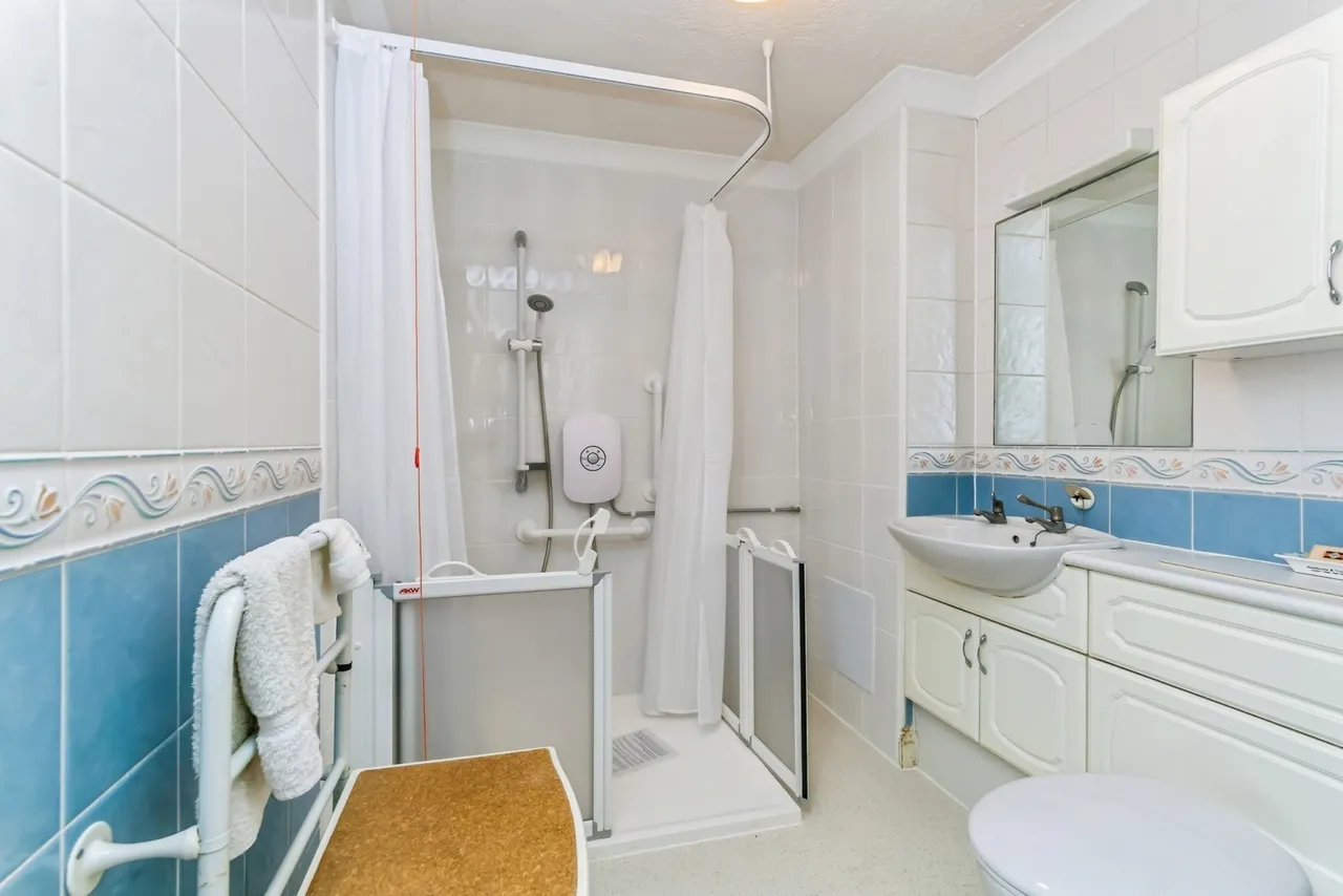 Pegasus Court, Stafford Road, Caterham, Surrey, CR3, photo 12