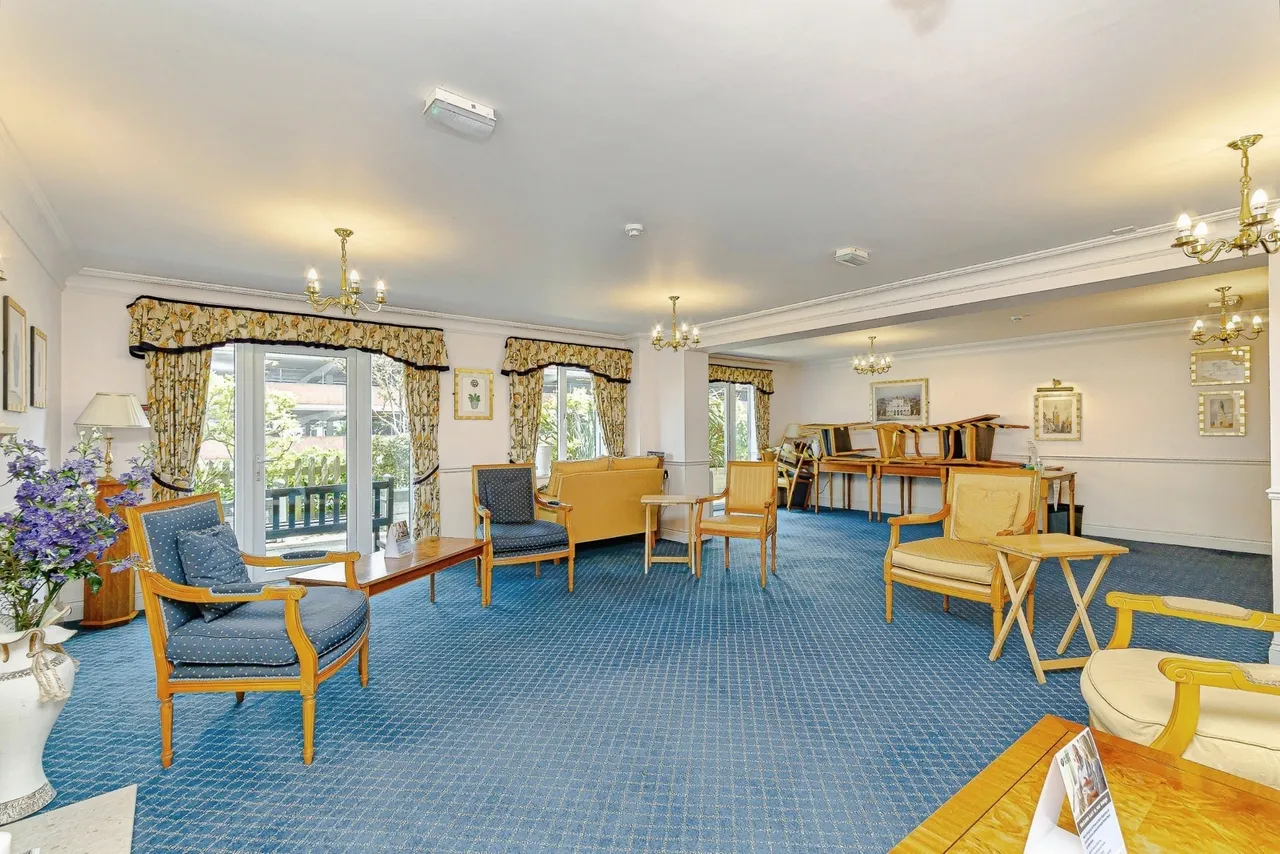 Pegasus Court, Stafford Road, Caterham, Surrey, CR3, photo 10