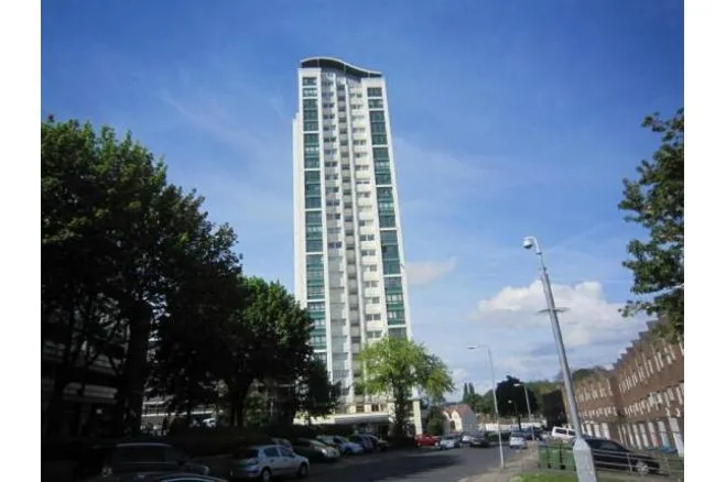 Nightingale Vale, London, photo 2