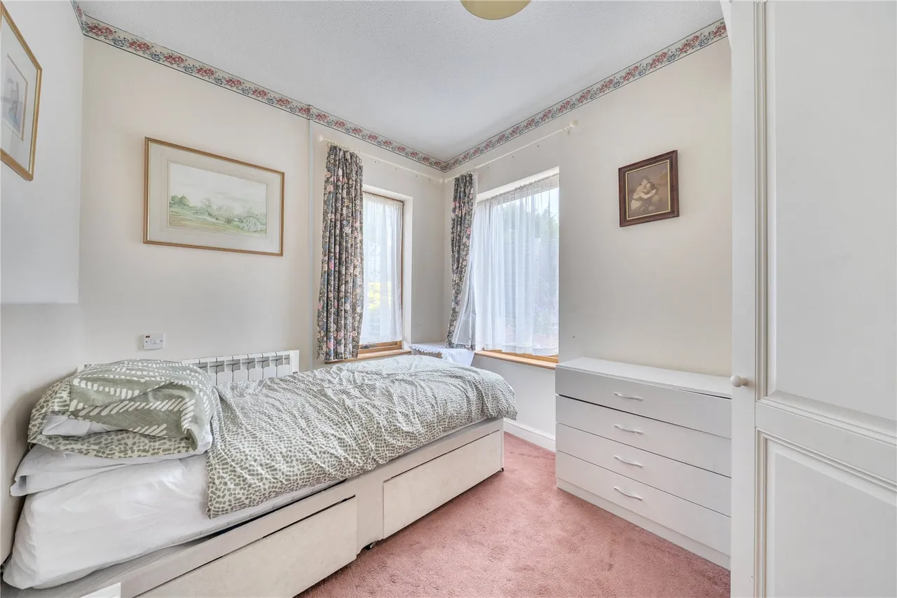Hartford Court, Hartley Wintney, Hook, Hampshire, RG27 8PQ, photo 9