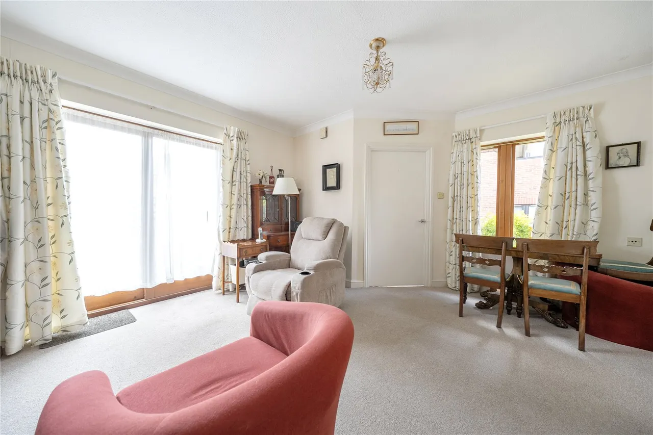 Hartford Court, Hartley Wintney, Hook, Hampshire, RG27 8PQ, photo 5