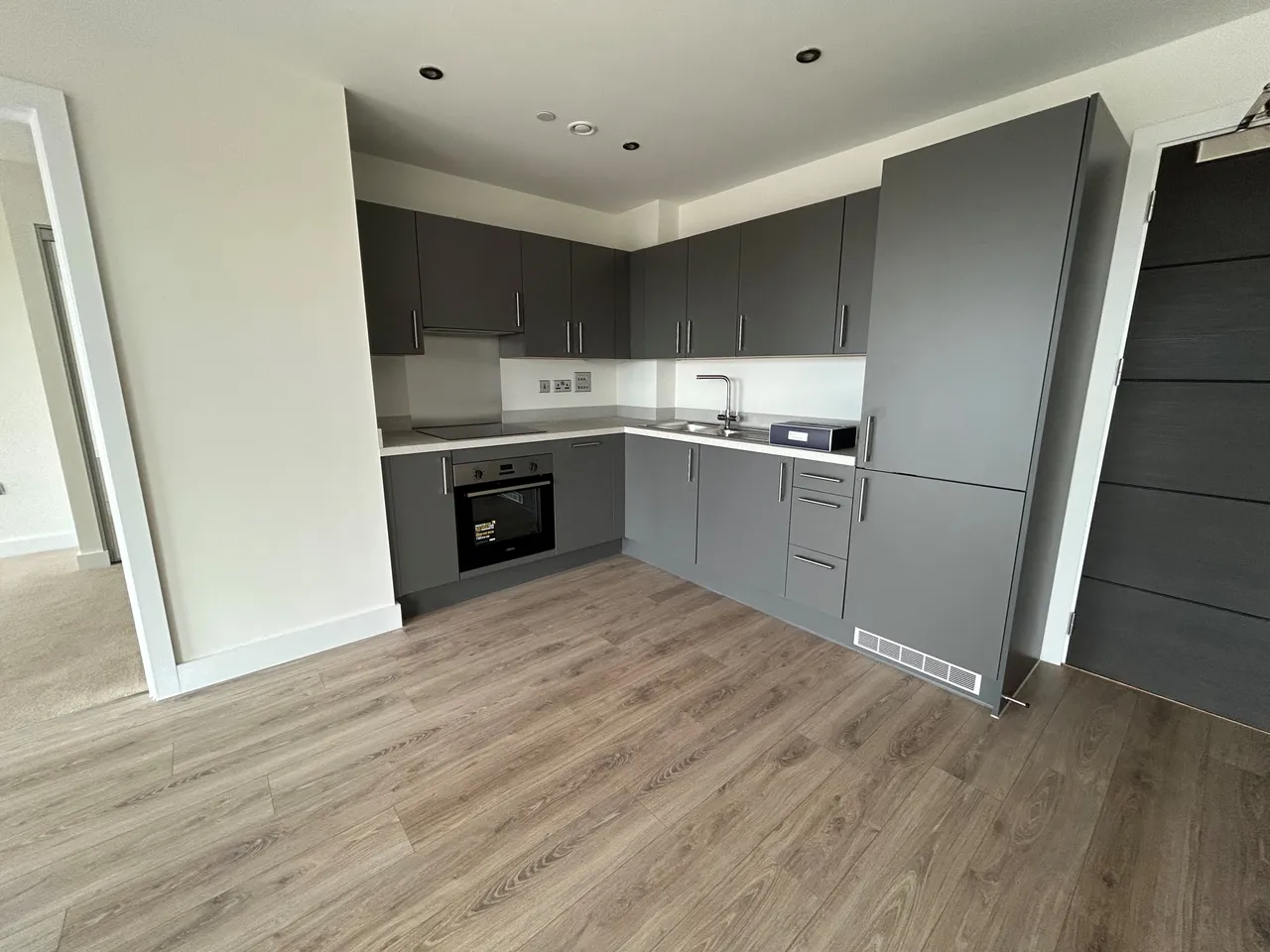 Birstol Street, B5, photo 2