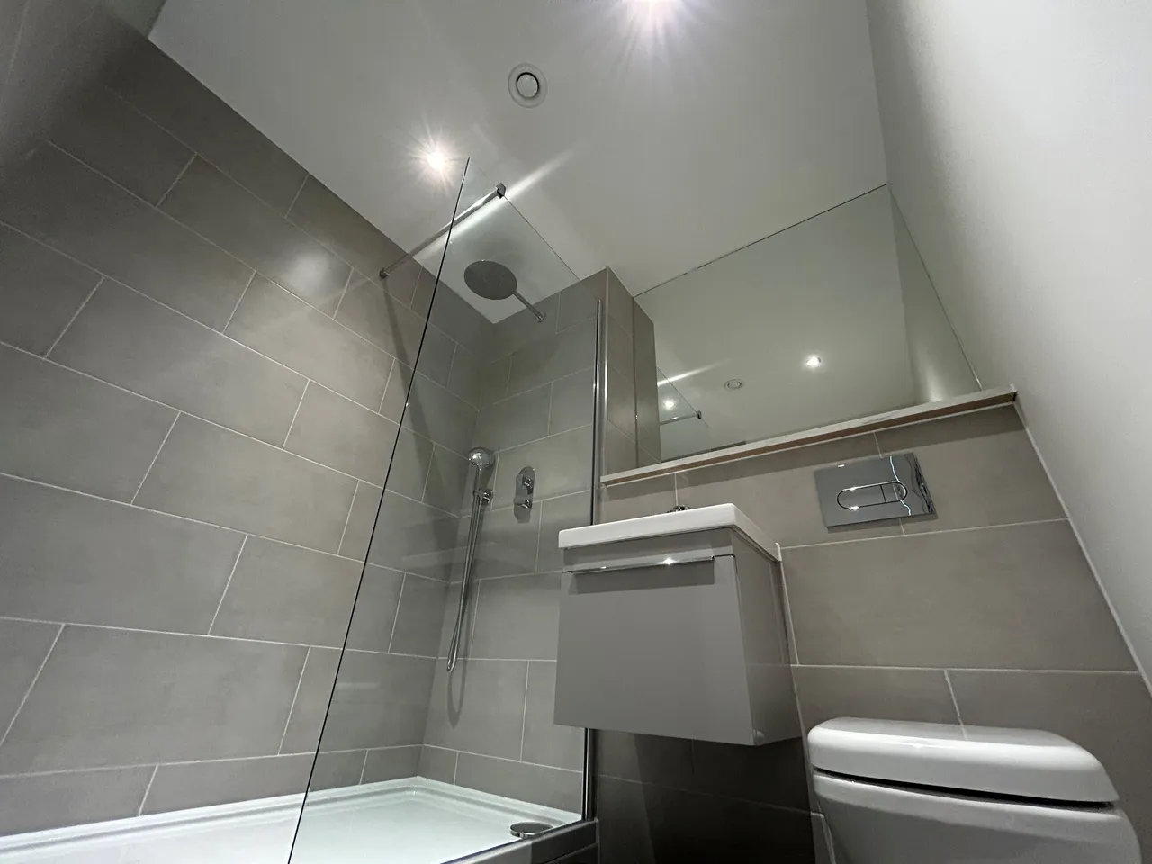 Birstol Street, B5, photo 4