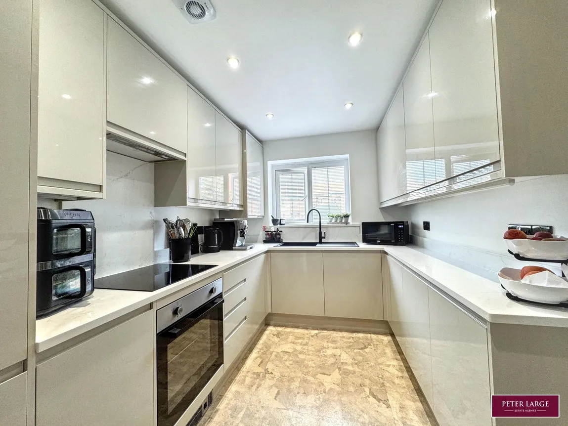 Ffordd Aberkinsey, Rhyl, Denbighshire, LL18 4FB, photo 2