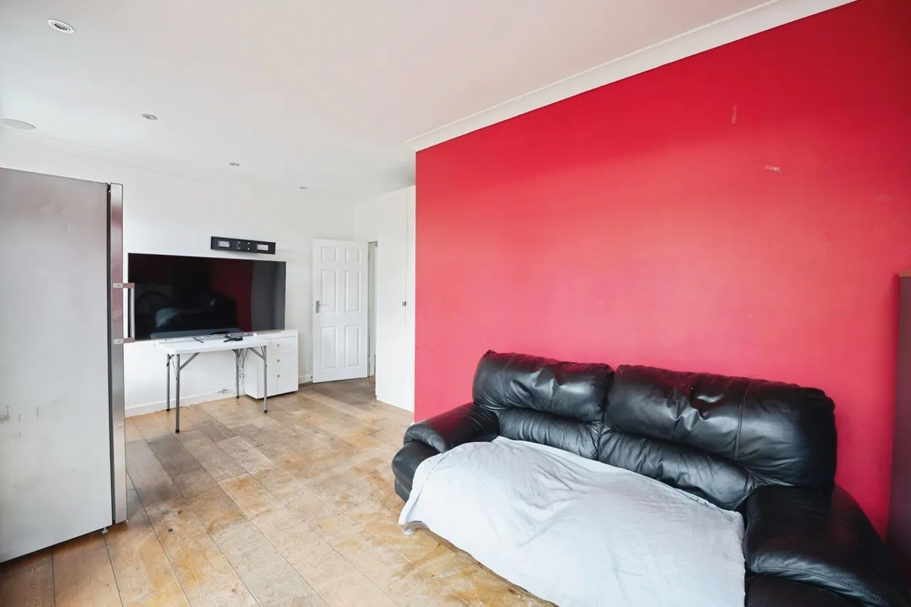 Cross Road, Mawneys, Romford, RM7, photo 5