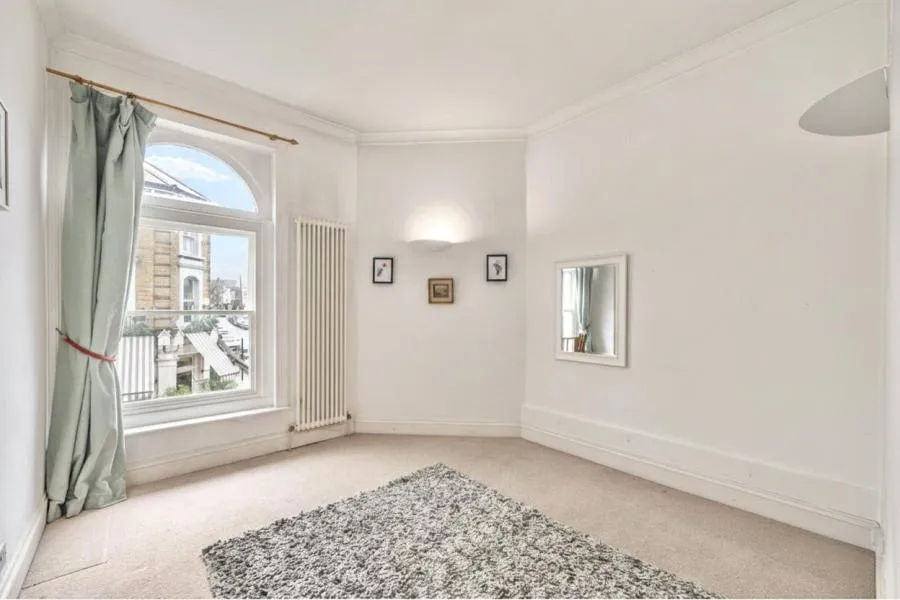 1 bed flat for sale, Northcote Road, London, SW11