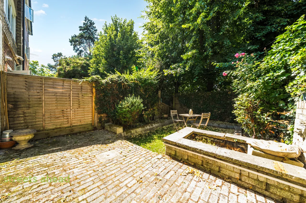 Wakefield Gardens, London, SE19, photo 5