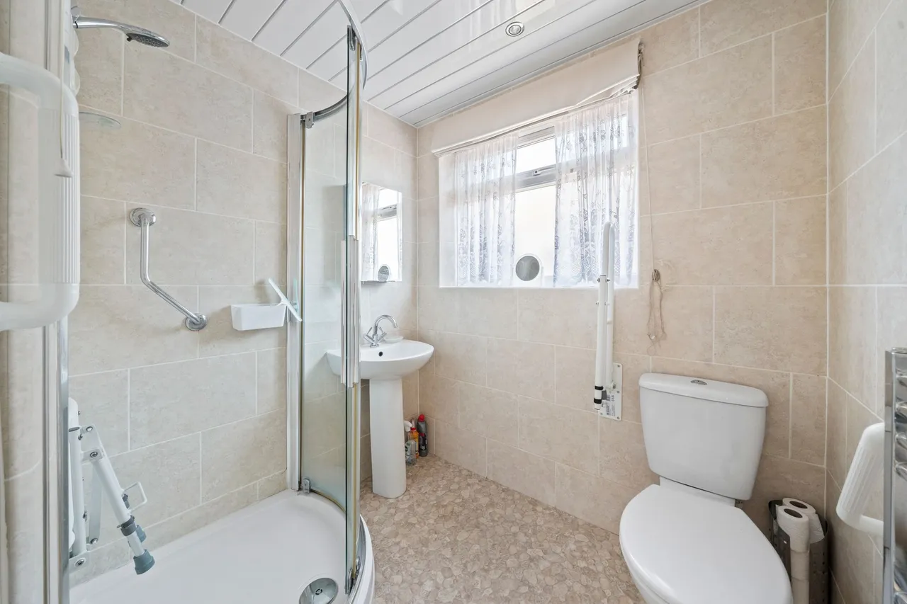 Burnham Grove, Wigan, Wigan, WN2 1AG, photo 4