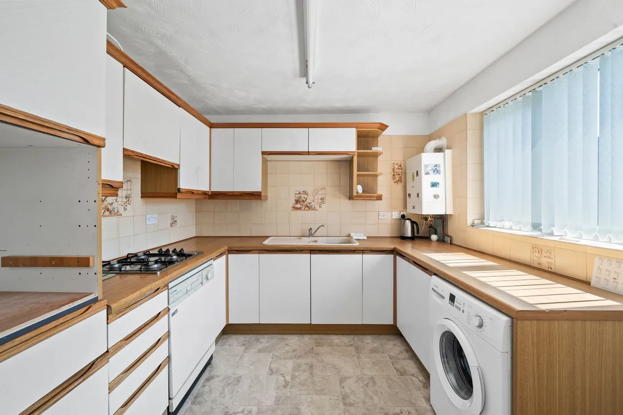 Burnham Grove, Wigan, Wigan, WN2 1AG, photo 3
