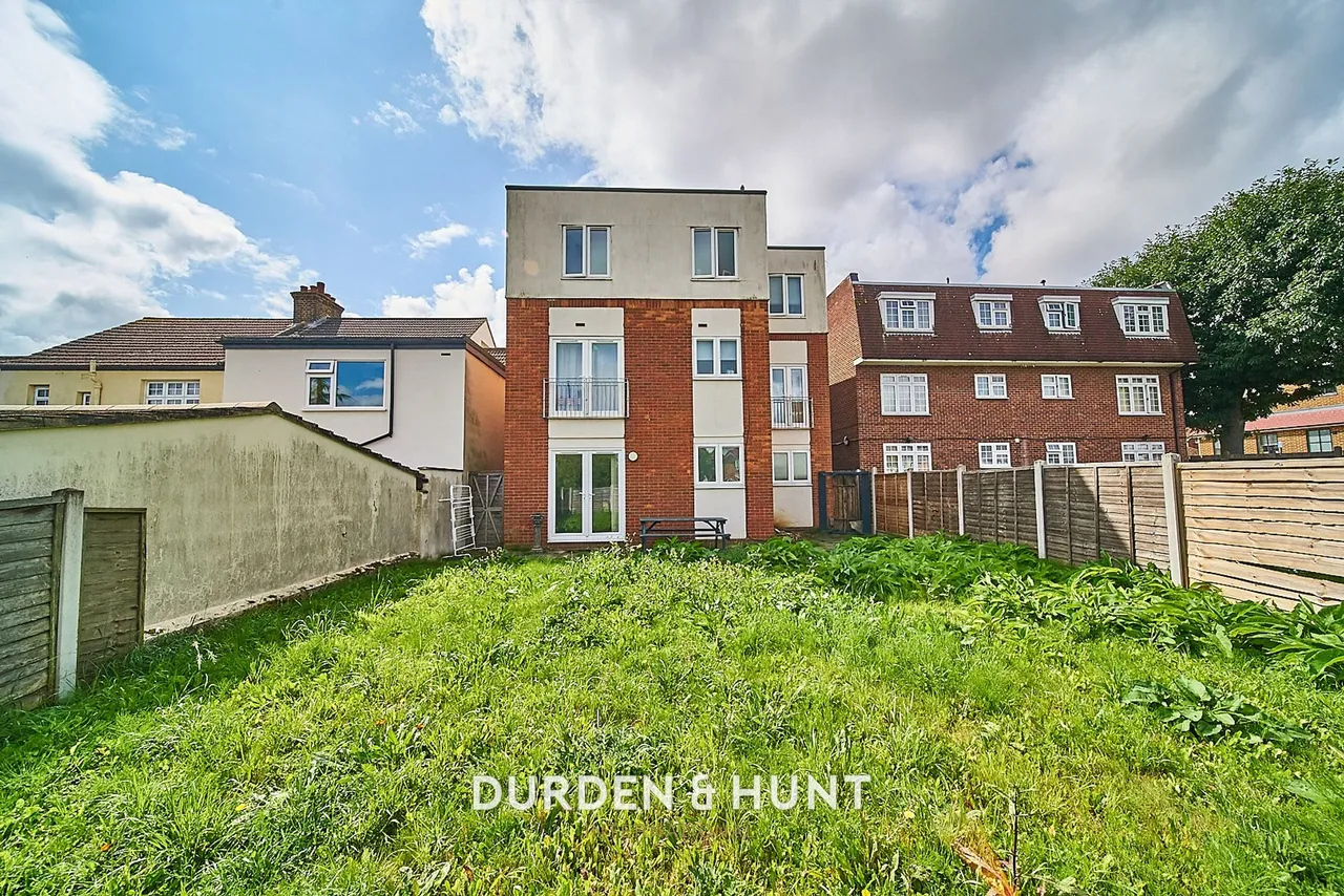 Tomswood Road, Hainault, IG6, photo 2