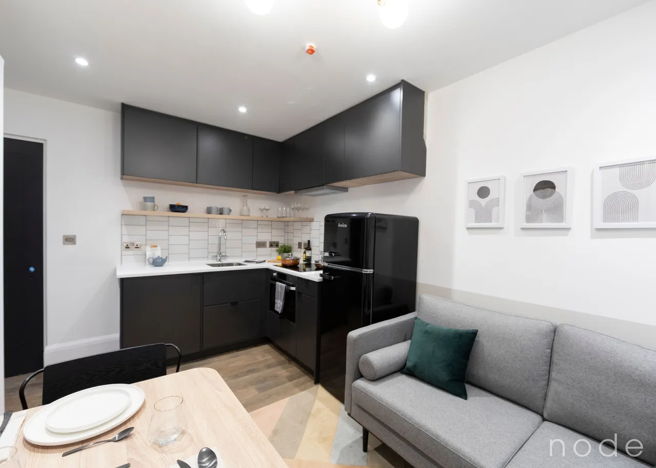 flat to rent — 17 Loughborough Court, Shakespeare Road, London