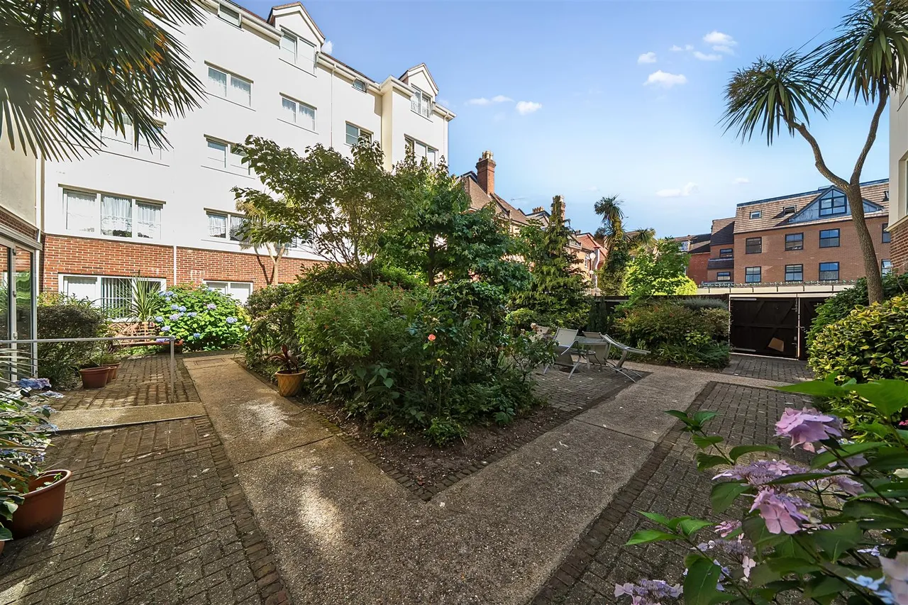 Poole Road, Bournemouth, BH2, photo 17