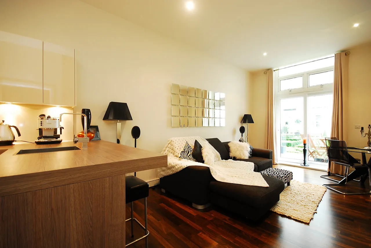 351 Bromyard House, Bromyard Avenue, London, photo 2