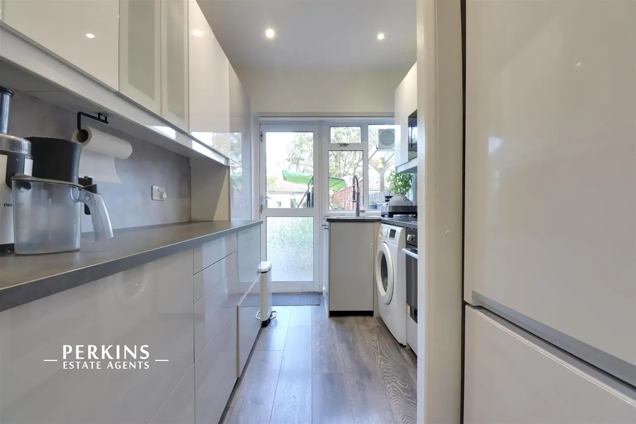 Costons Lane, Greenford, UB6, photo 3