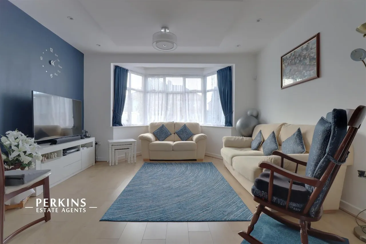 3 bed house to rent, Costons Lane, Greenford, UB6