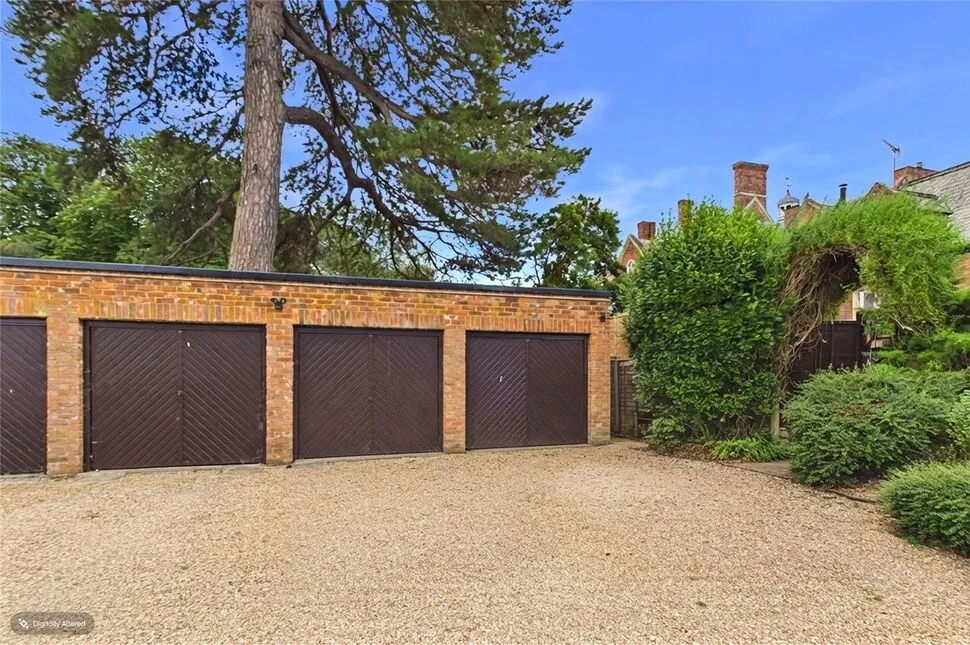 High Street, Weedon, Buckinghamshire, HP22, photo 10