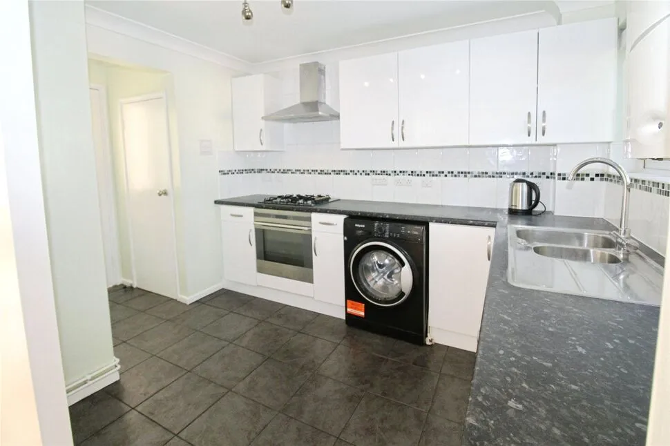 Macarthur Crescent, Southampton, SO18, photo 8