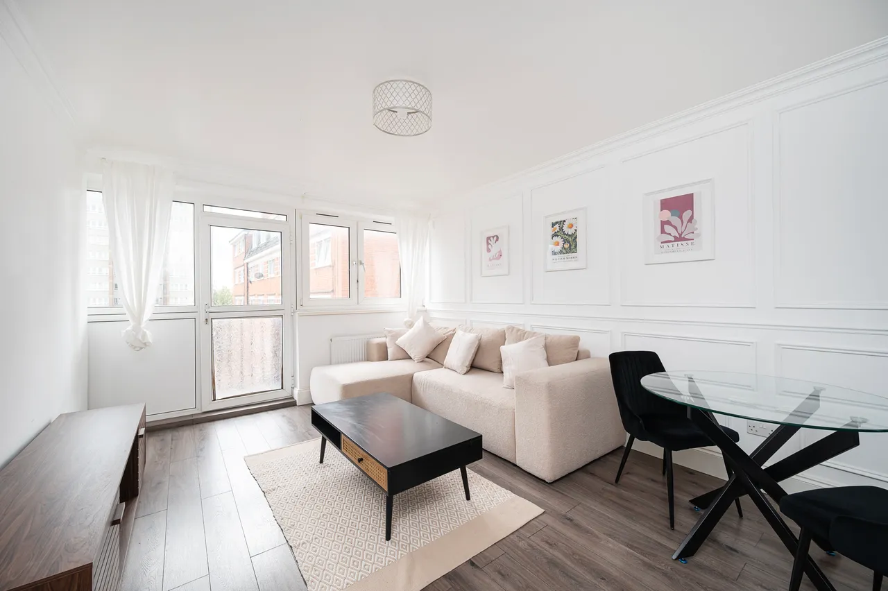 2 bed flat for sale — 10 Thorne House, Roman Road, London