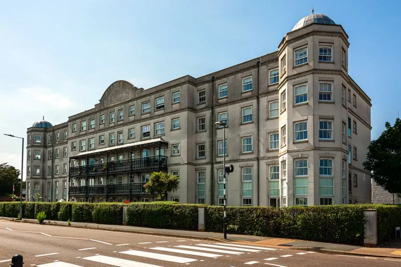 2 bed flat for sale — Marine Parade West, Clacton-On-Sea CO15 1LD