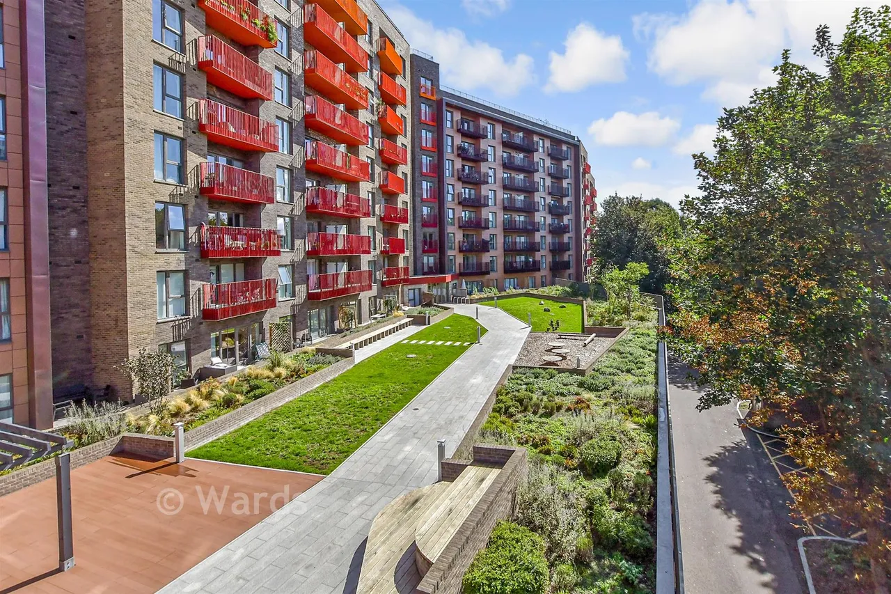 2 bed flat for sale, Claribel Court, Maidstone, ME14