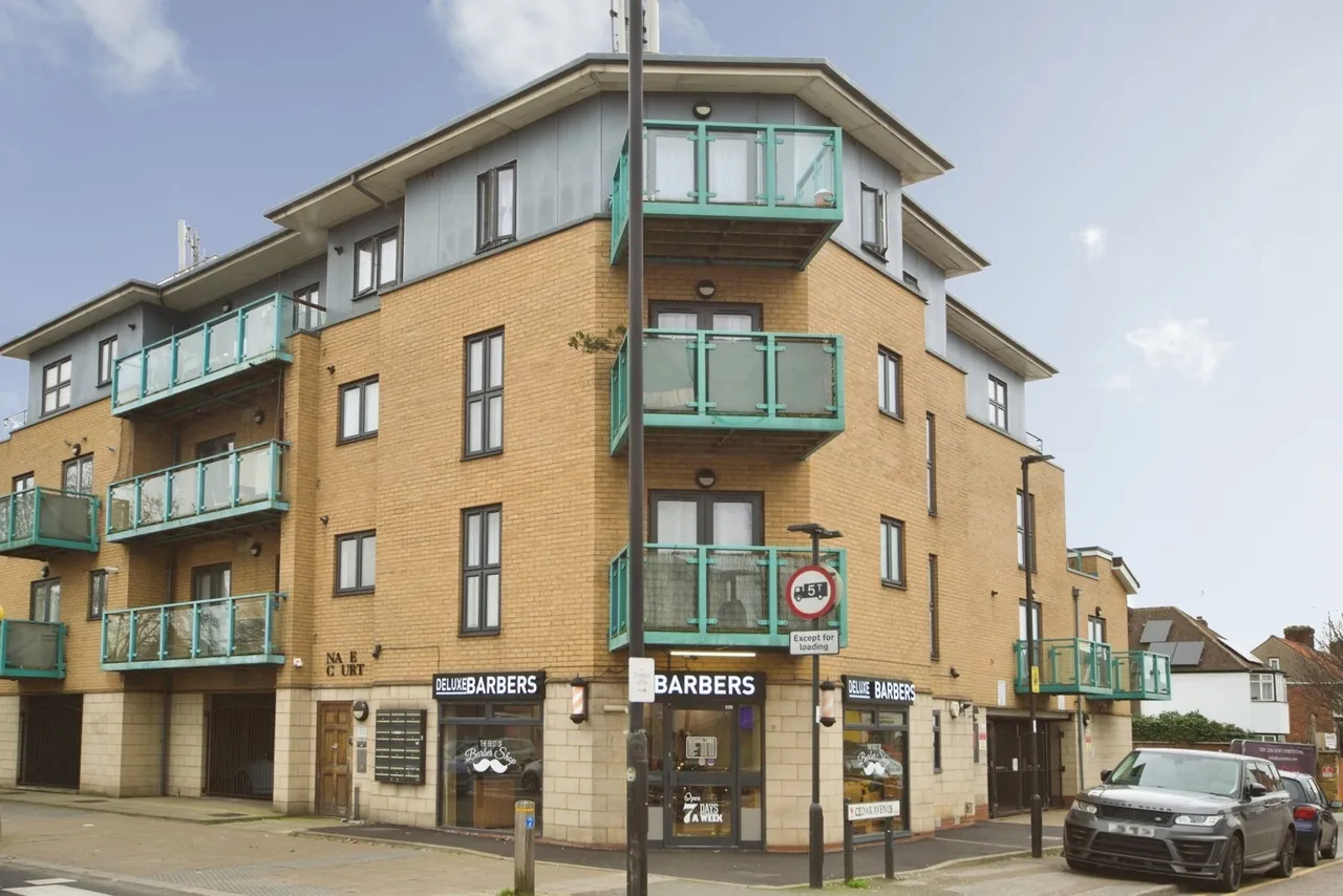 1 bed flat for sale — Cedar Avenue, Enfield, EN3