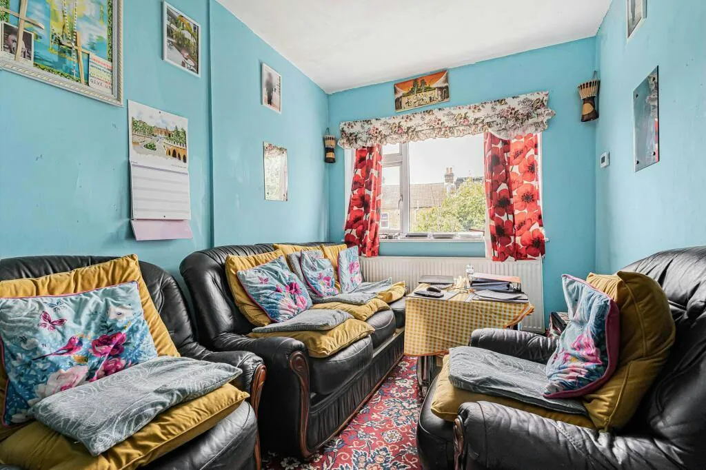 Redcliffe Gardens, Ilford, IG1, photo 2