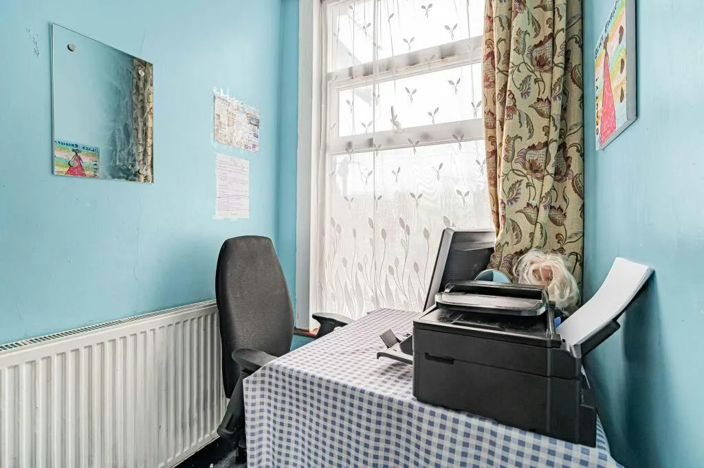 Redcliffe Gardens, Ilford, IG1, photo 5