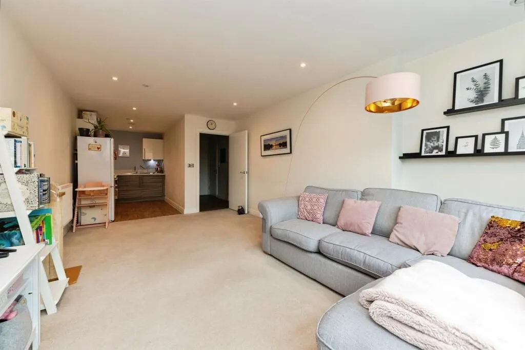 1 bed flat for sale — Bessemer Road, Welwyn Garden City AL7 1GS