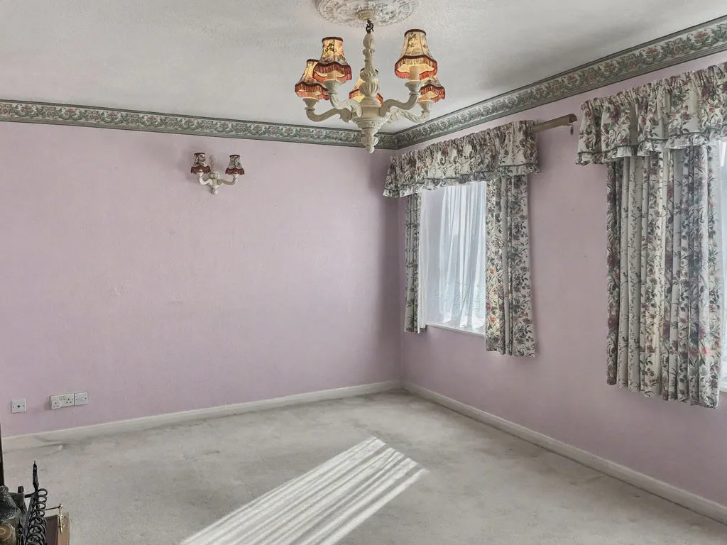 Plomer Green Avenue, Downley HP13 5UW, photo 5