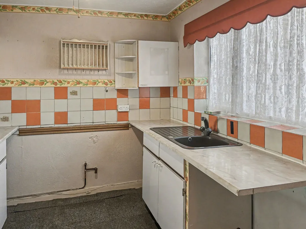 Plomer Green Avenue, Downley HP13 5UW, photo 2