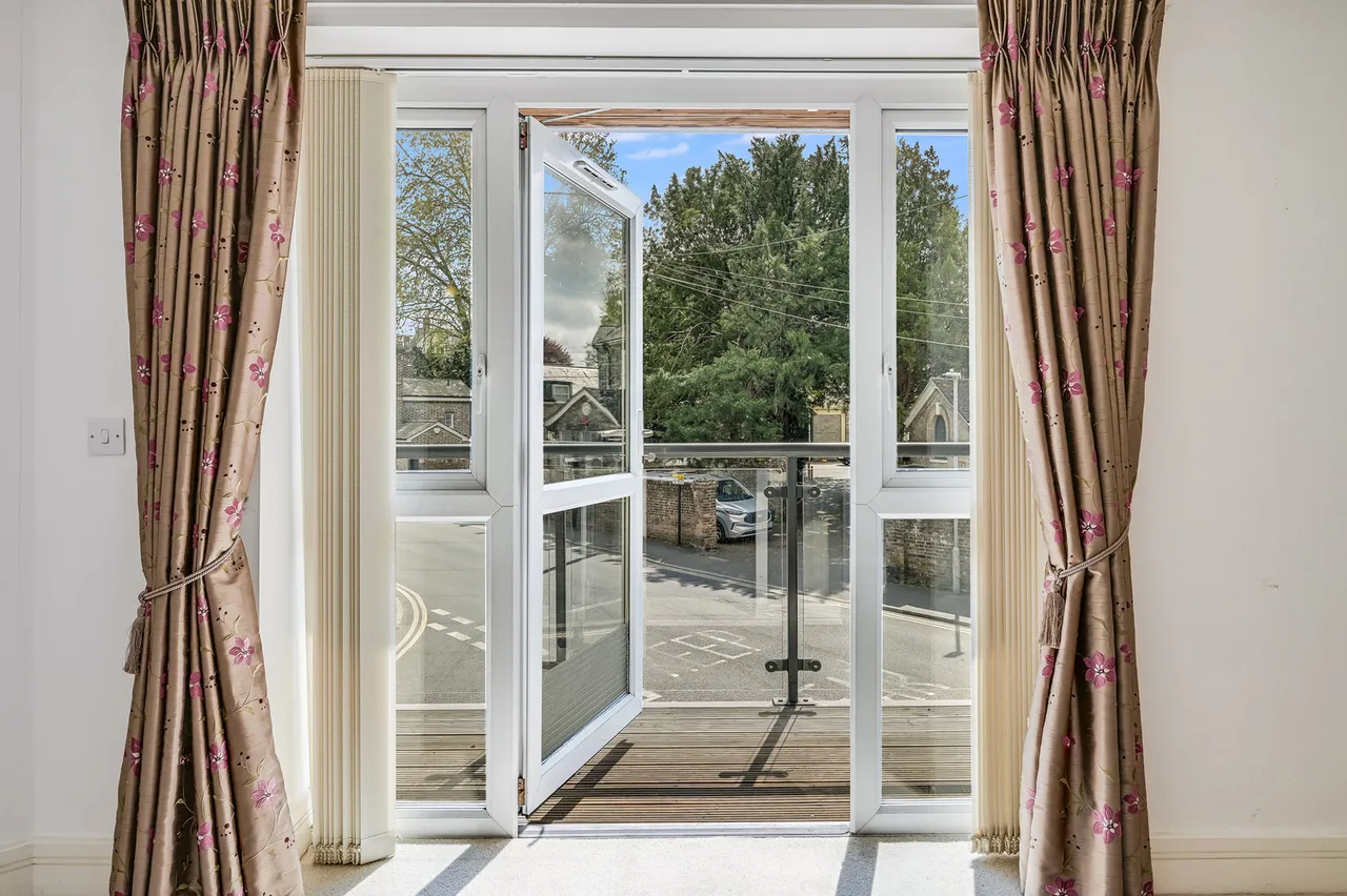 2 bed flat for sale — 21 Bailey Court, New Writtle Street, Chelmsford, Essex, CM2 0FS
