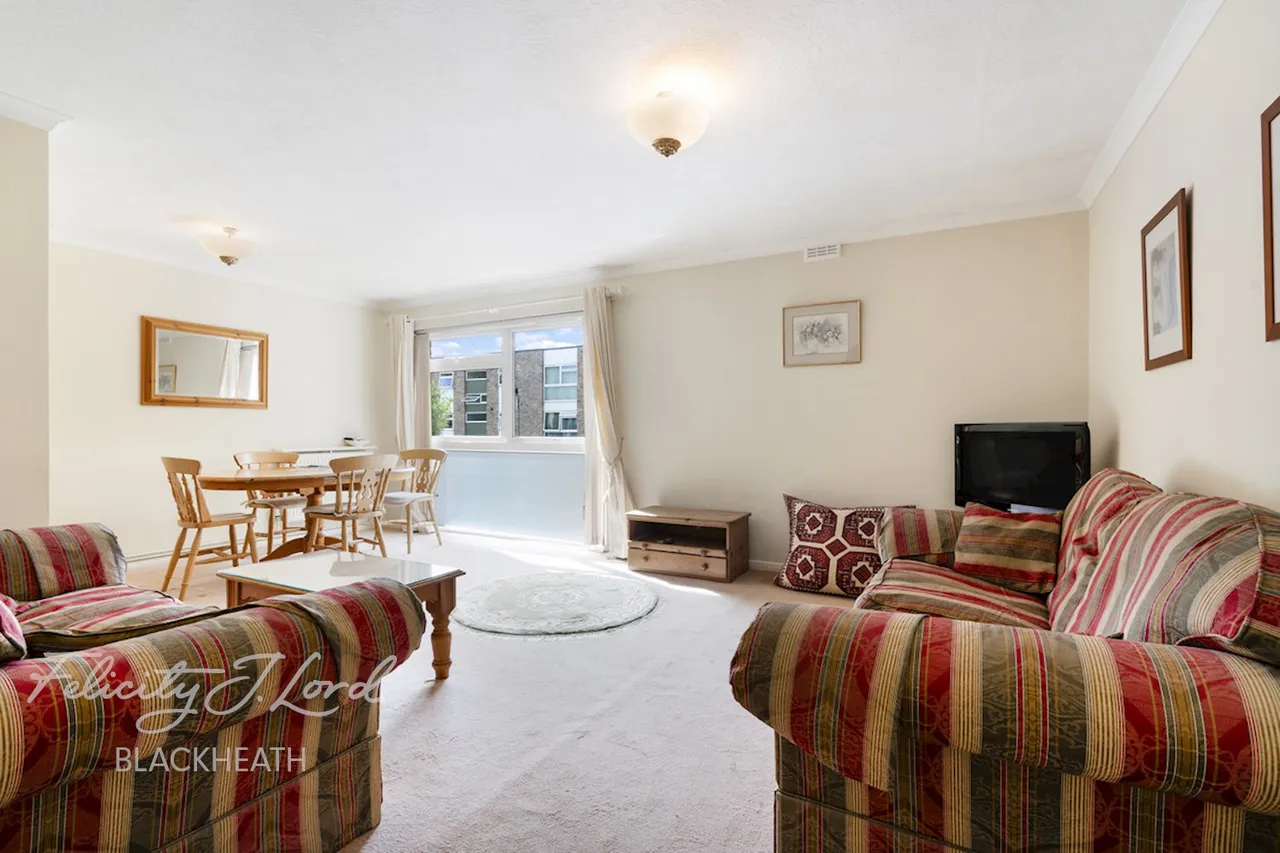 3 bed flat for sale, St Johns Park, Blackheath