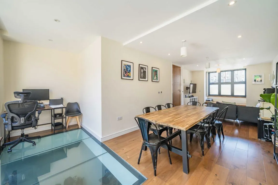 Freshford Street, SW18, photo 4